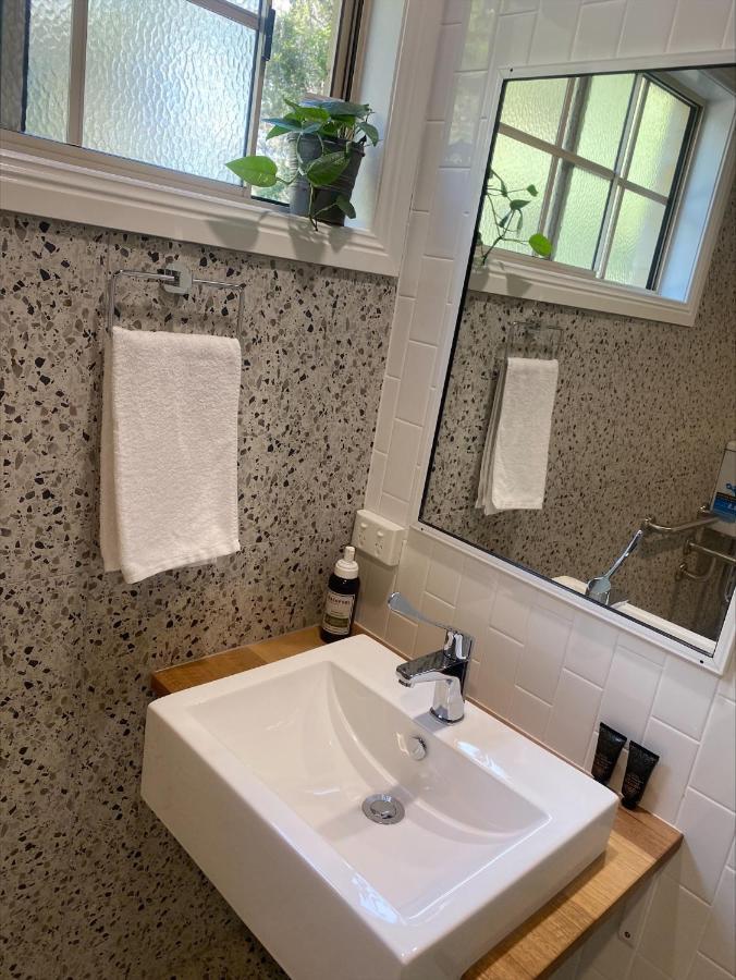 Honeysuckle Cottages Станторп Екстериор снимка
