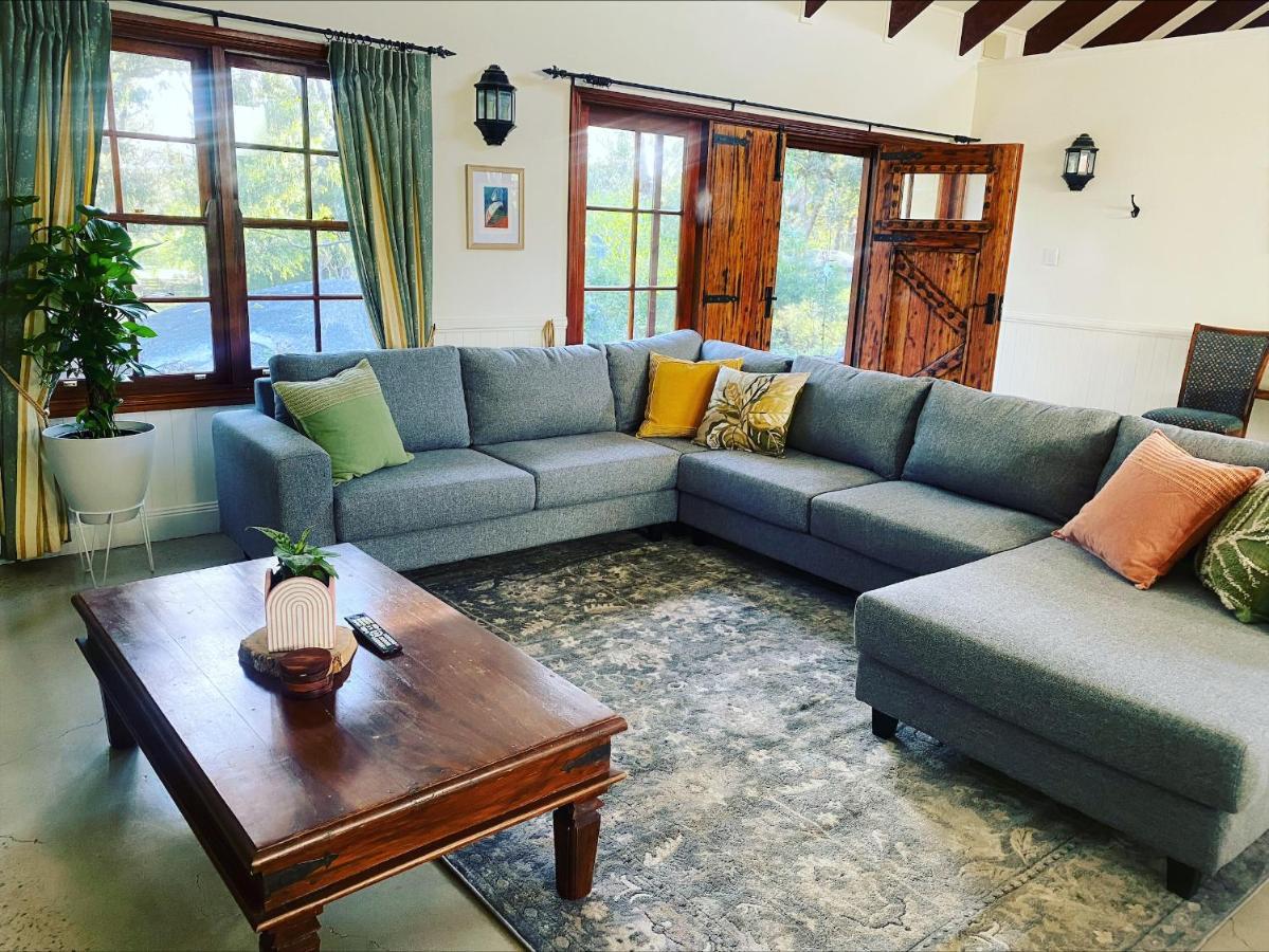 Honeysuckle Cottages Станторп Екстериор снимка