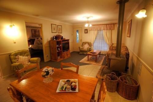 Honeysuckle Cottages Станторп Екстериор снимка