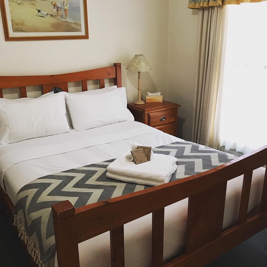 Honeysuckle Cottages Станторп Екстериор снимка