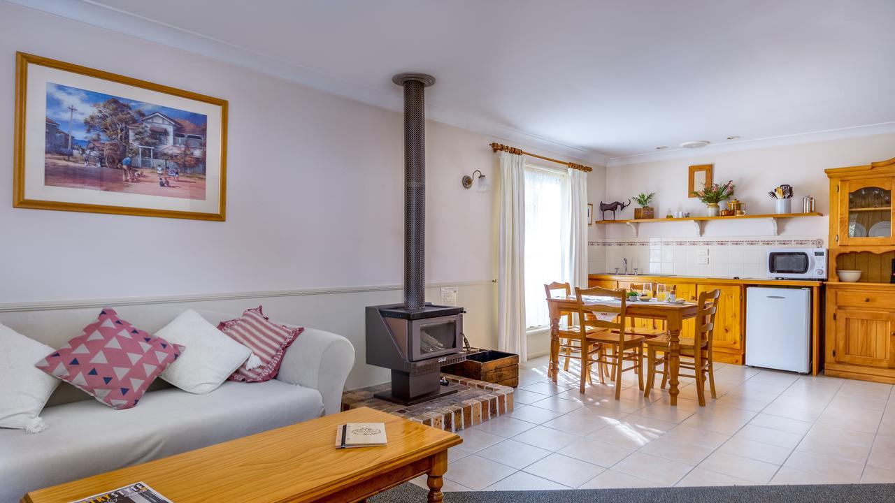Honeysuckle Cottages Станторп Екстериор снимка